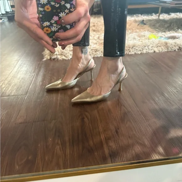 Manolo Blahnik Champagne Gold Slingback, 39 - Picture 7 of 9